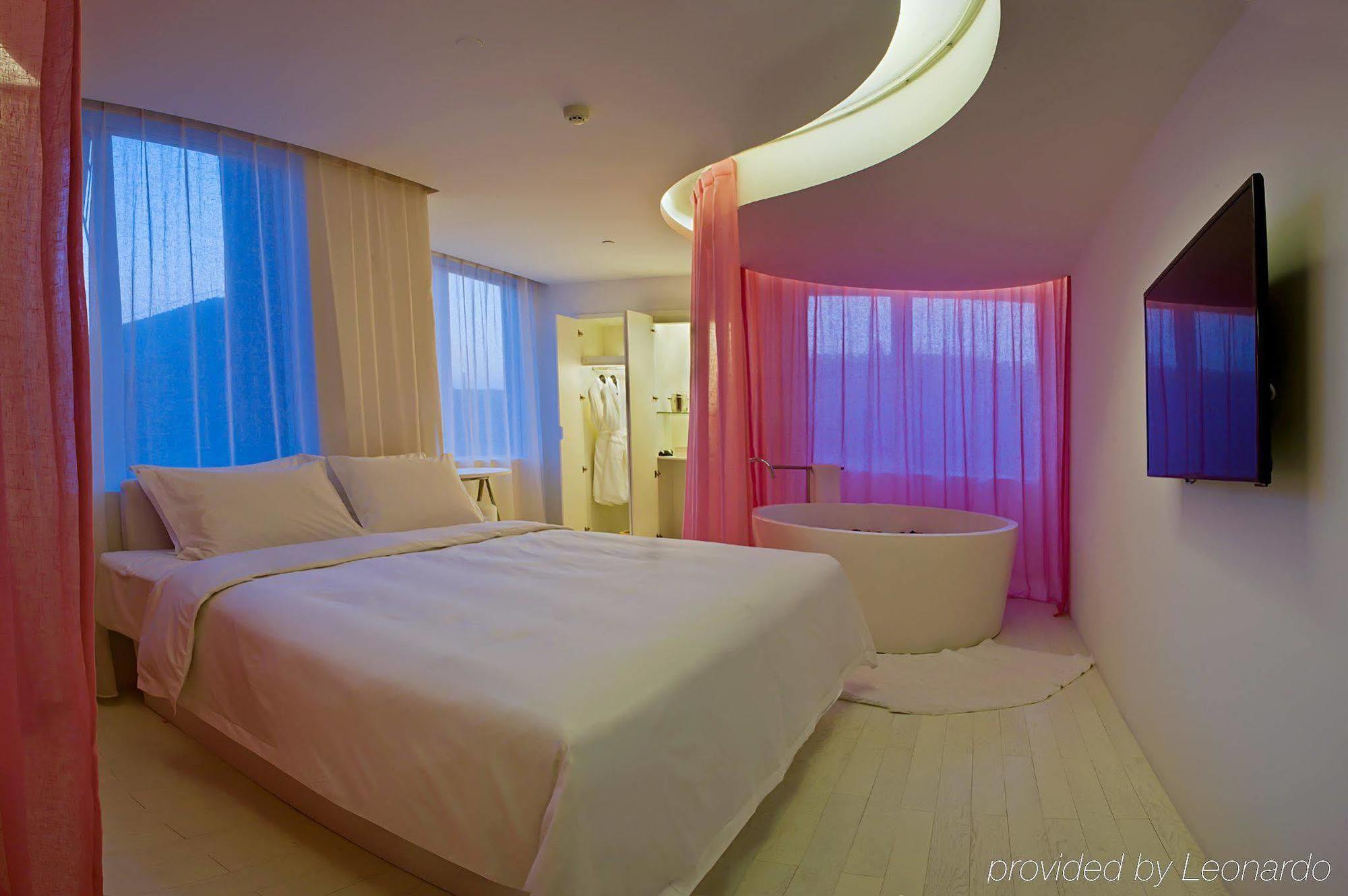 The Emperor Tiananmen Beijing Otel Dış mekan fotoğraf A room at the hotel