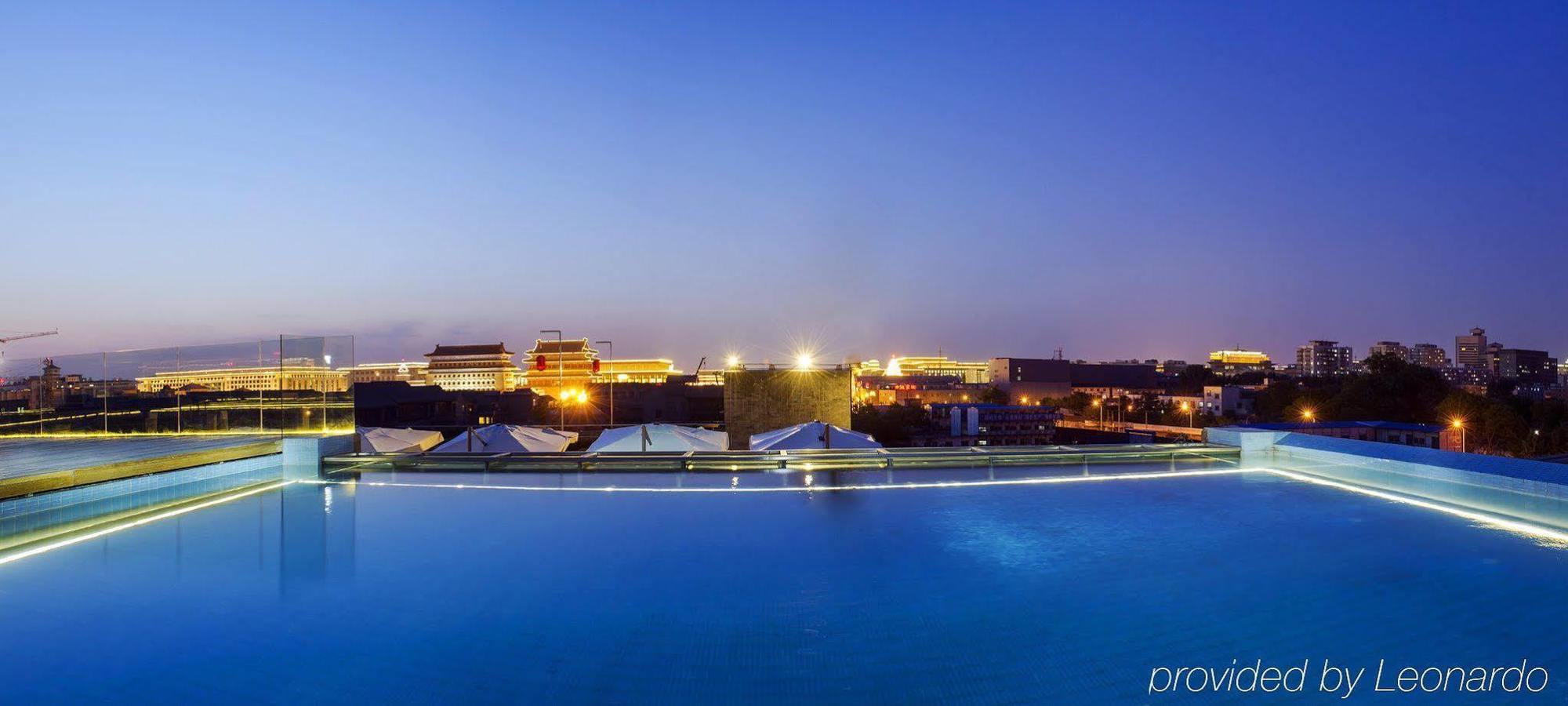 The Emperor Tiananmen Beijing Otel Dış mekan fotoğraf The bridge at night