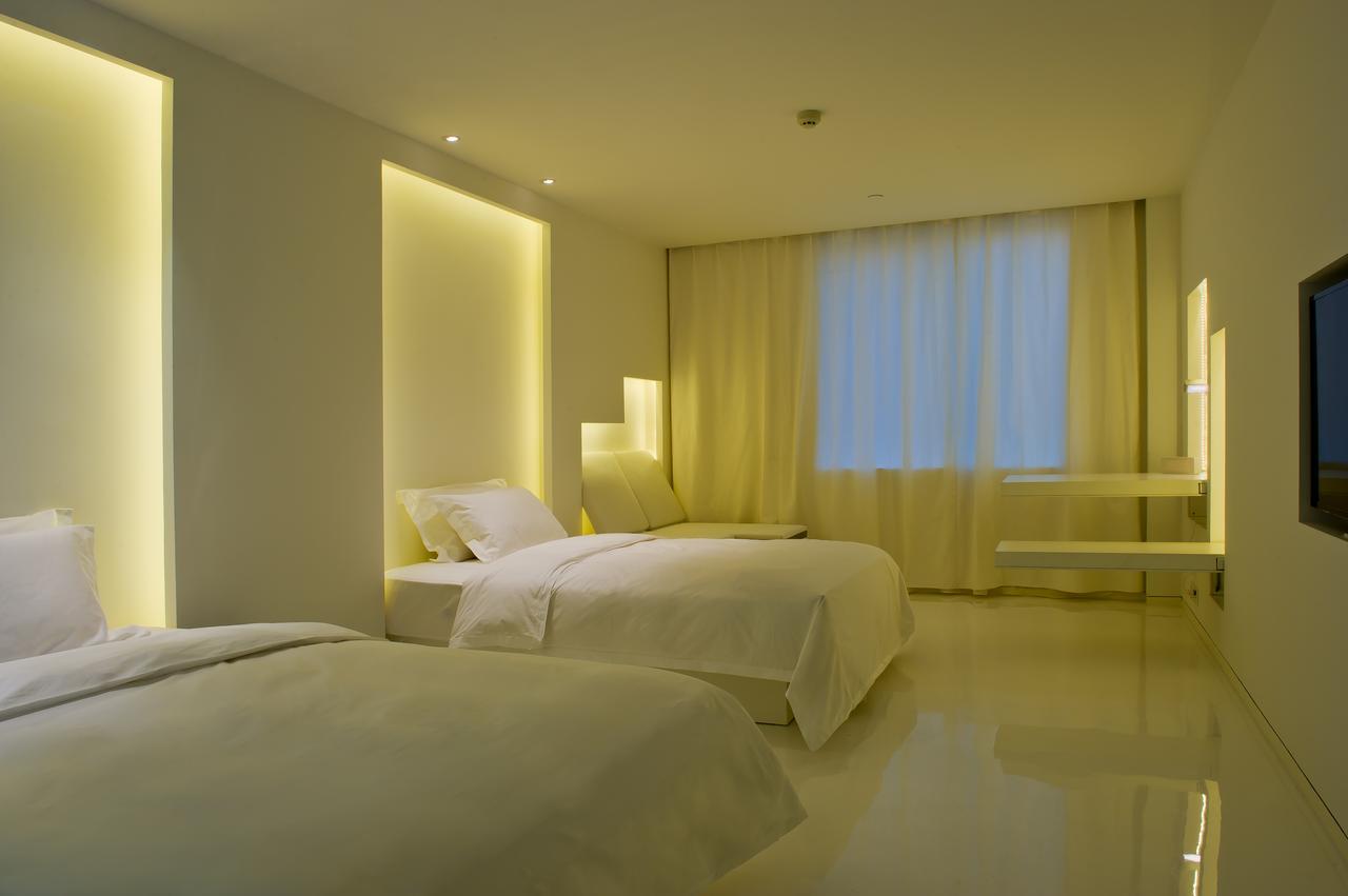 The Emperor Tiananmen Beijing Otel Dış mekan fotoğraf A room at the hotel