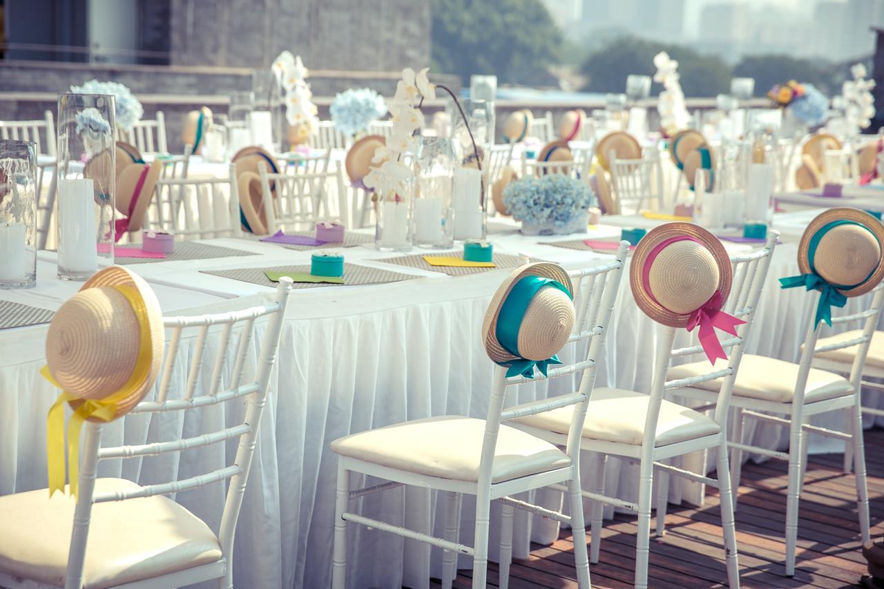 The Emperor Tiananmen Beijing Otel Dış mekan fotoğraf Chiavari chairs at a wedding