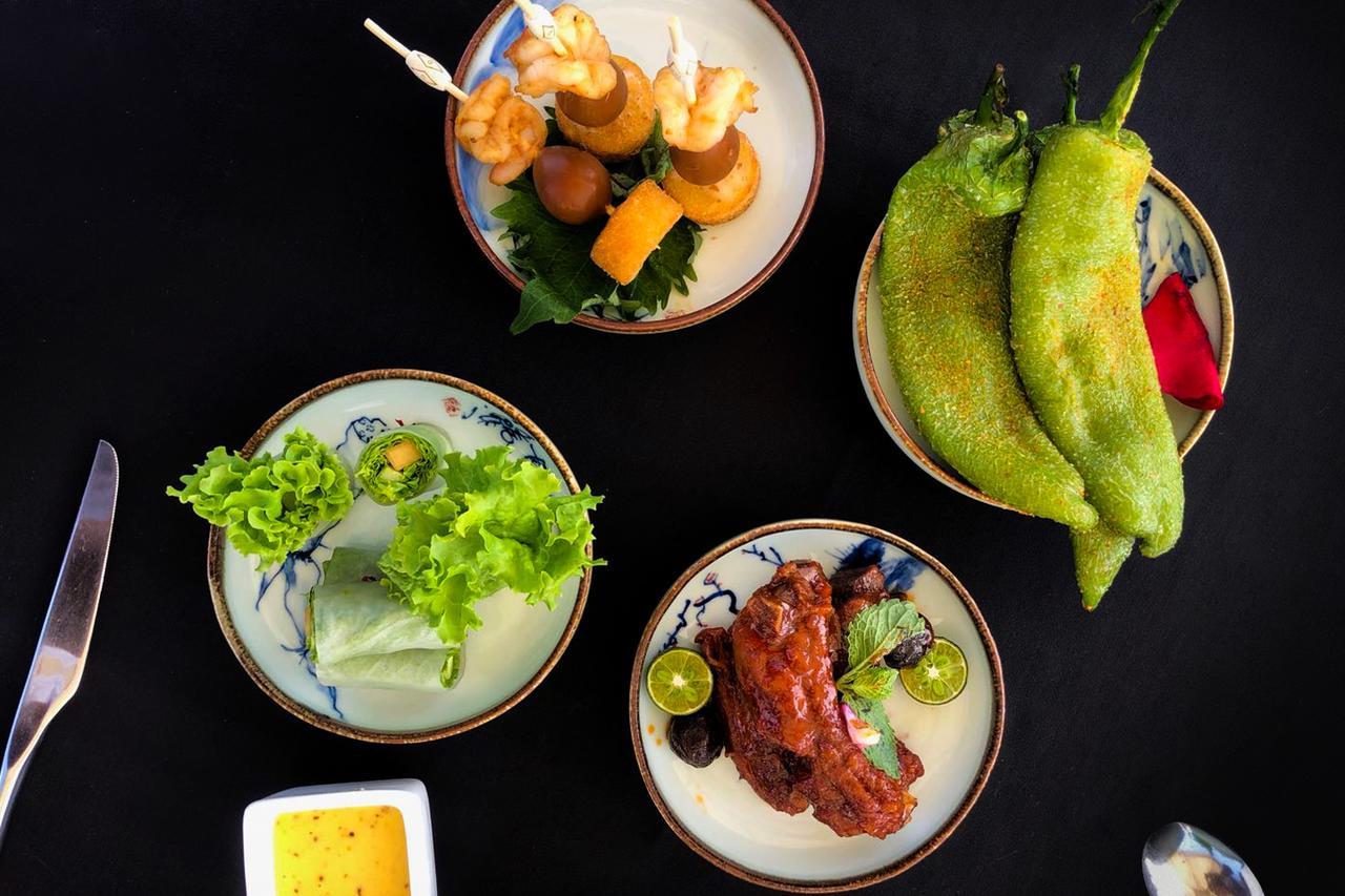 The Emperor Tiananmen Beijing Otel Dış mekan fotoğraf A selection of tapas