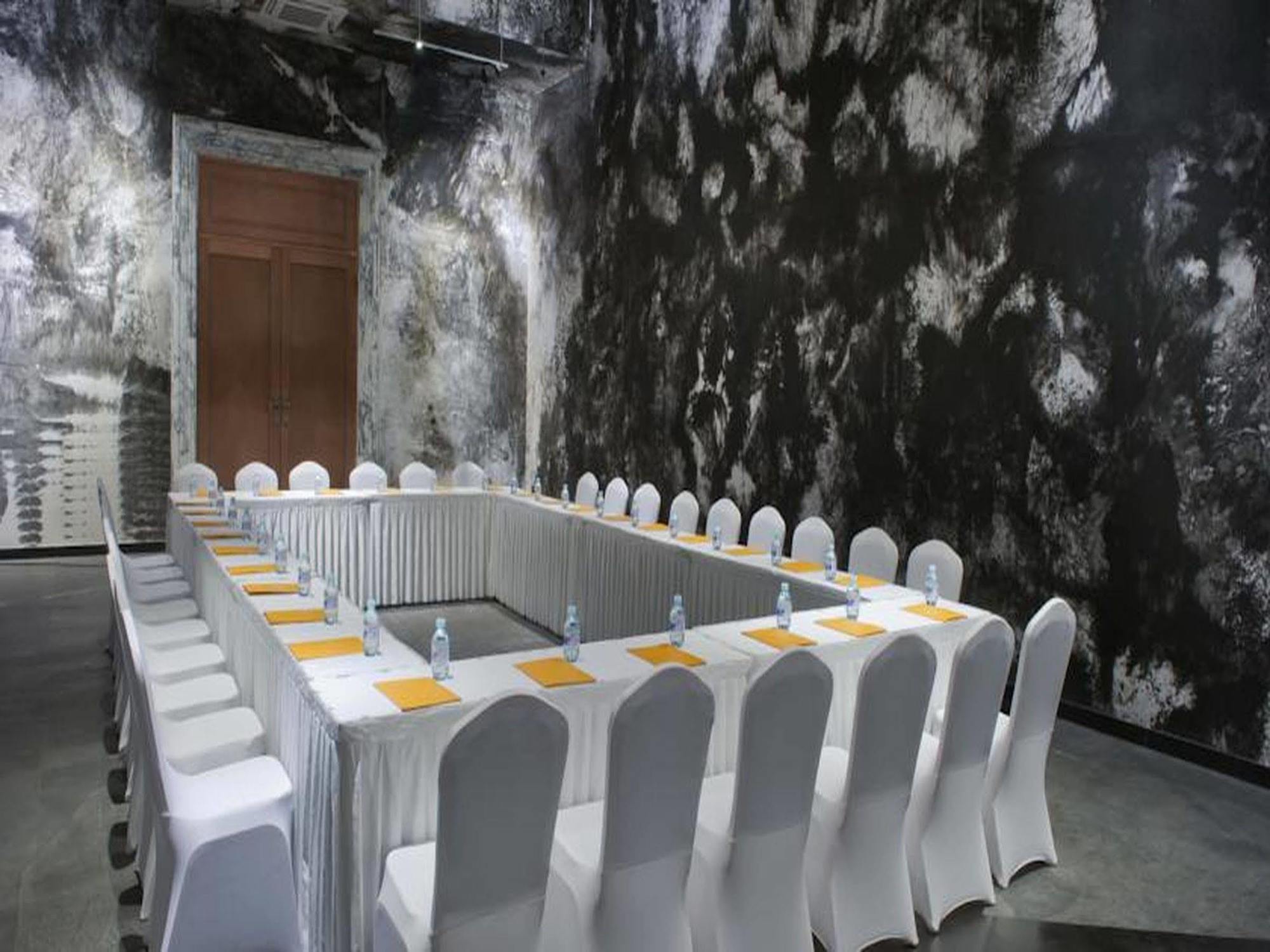 The Emperor Tiananmen Beijing Otel Dış mekan fotoğraf The meeting room